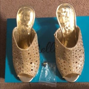 Gold open toe slide pump